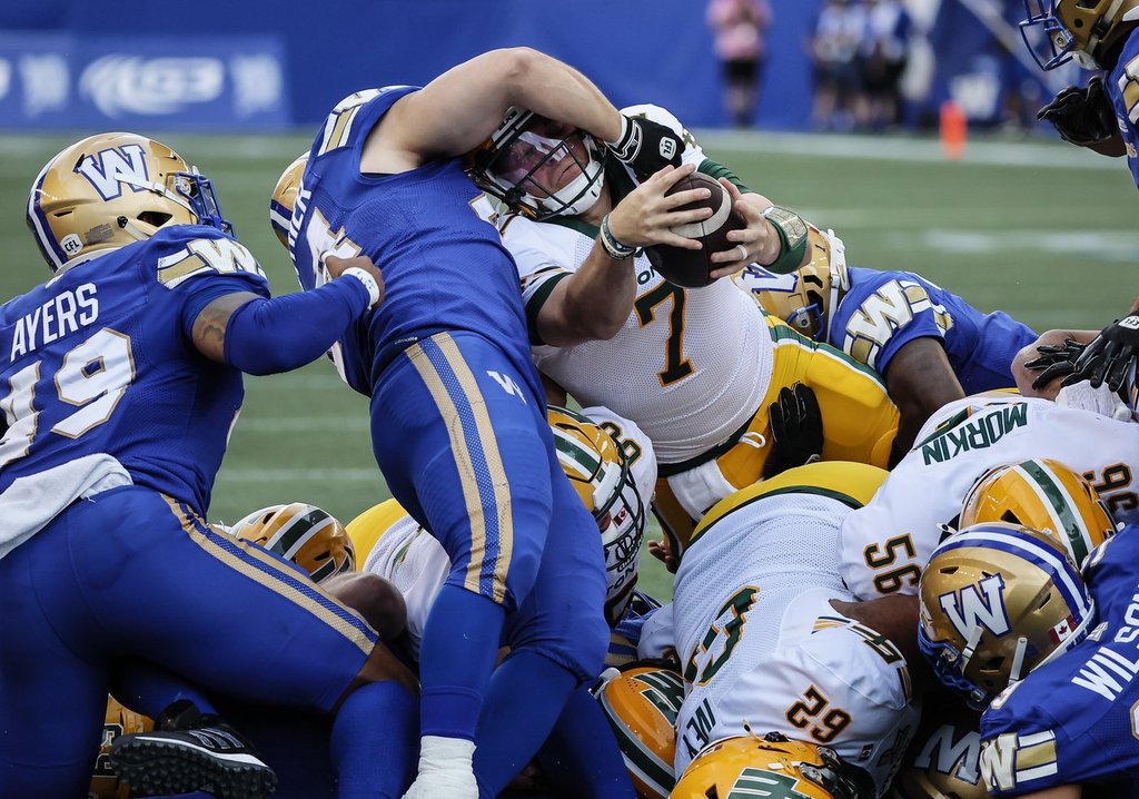 Elks QB Cody Fajardo plunges for a touchdown on the road against the Winnipeg Blue Bombers.
